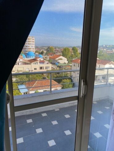 JEPET ME QERA 2+1 PAPAFINGO NE PLAZH!