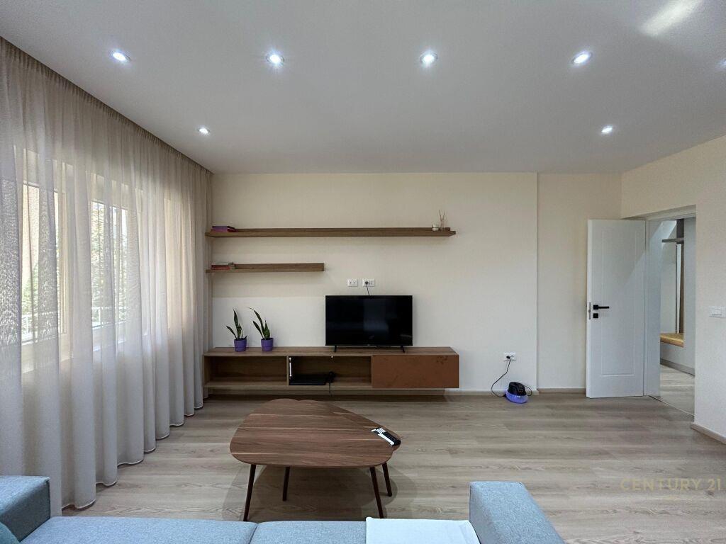 APARTAMENT 1+1 ME QIRA, SHESHI SKENDERBEJ- QENDER. IRG10260