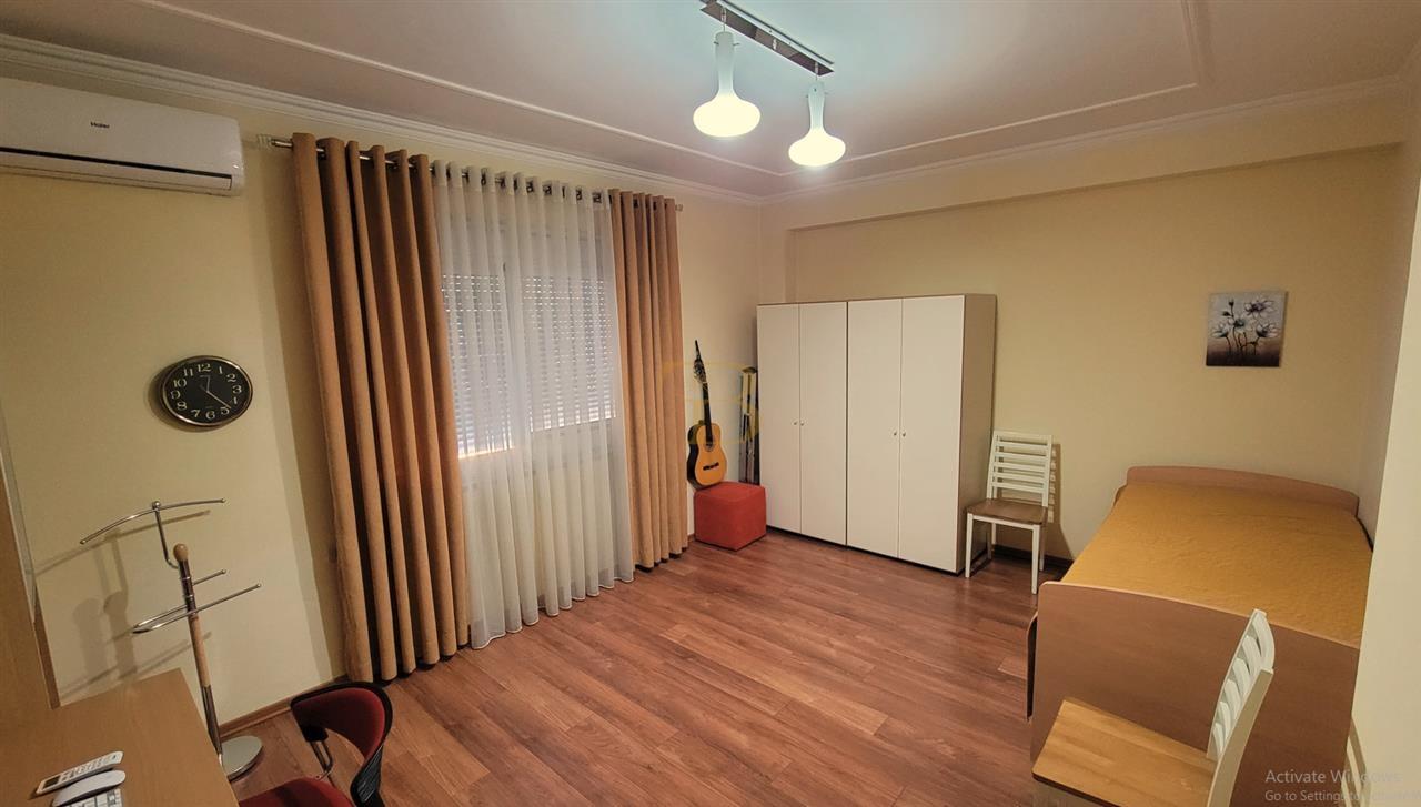 Apartament 2+1+2/post parkimi me qera, Bllok
