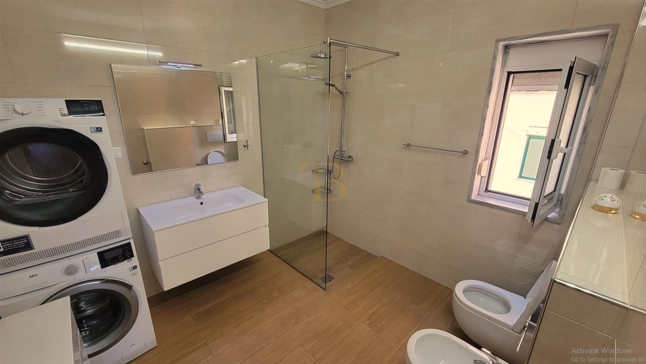 Apartament 2+1+2/post parkimi me qera, Bllok