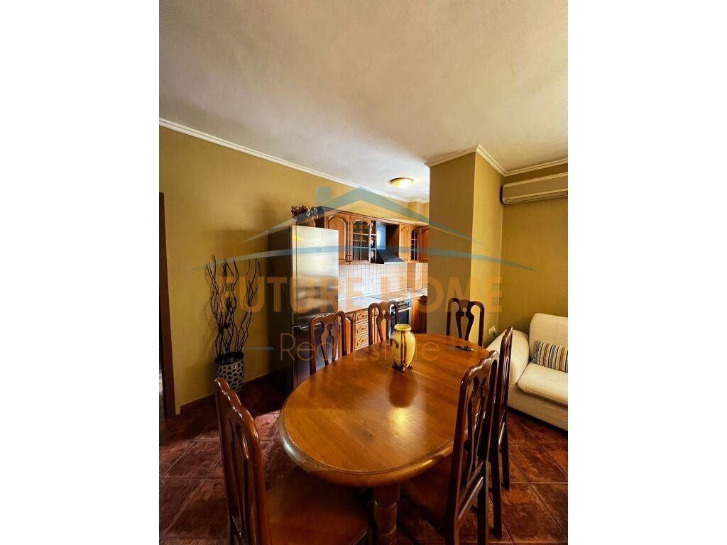 Qera Apartament 3+1+2, Stacioni i Trenit, Tiranë