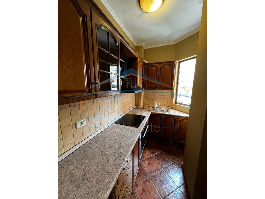 Qera Apartament 3+1+2, Stacioni i Trenit, Tiranë