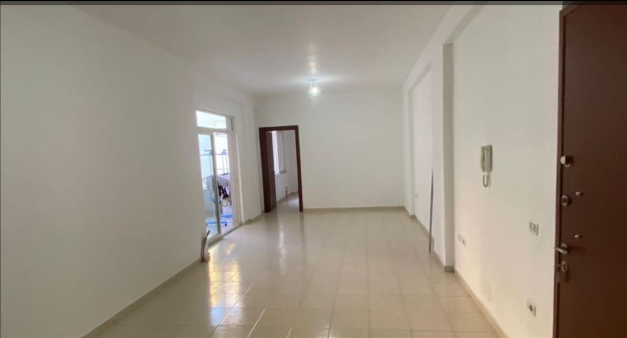 Jepet me qera apartament 3+1 tek Fresku!!