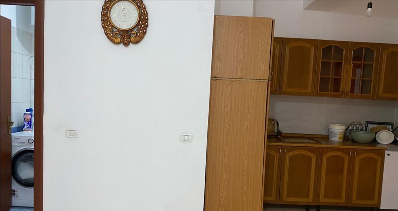 Jepet me qera apartament 3+1 tek Fresku!!