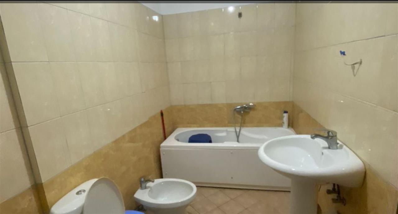 Jepet me qera apartament 3+1 tek Fresku!!