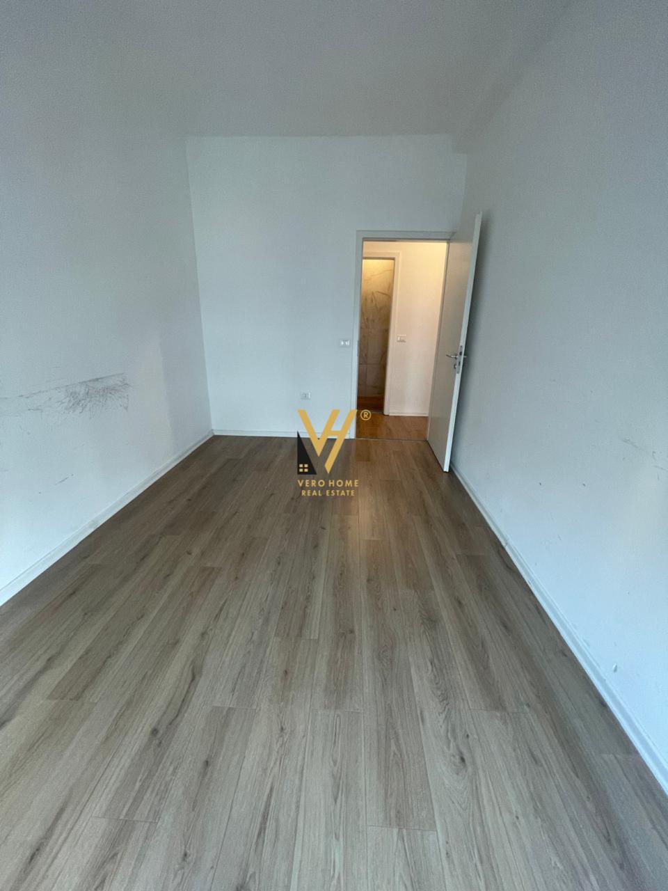 ZYRE 115 M2 ME QERA TE KOMPLEKSI KONTAKT 600 EURO