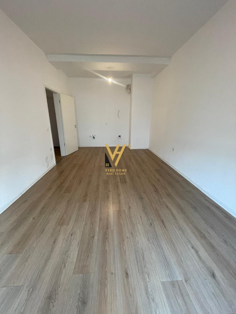 ZYRE 115 M2 ME QERA TE KOMPLEKSI KONTAKT 600 EURO