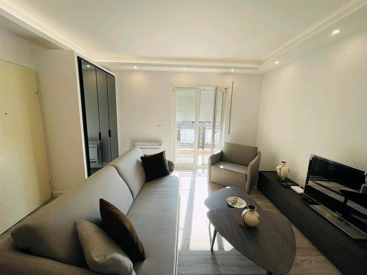 Jepet me qira 1+1 kat i 3 me ashensor