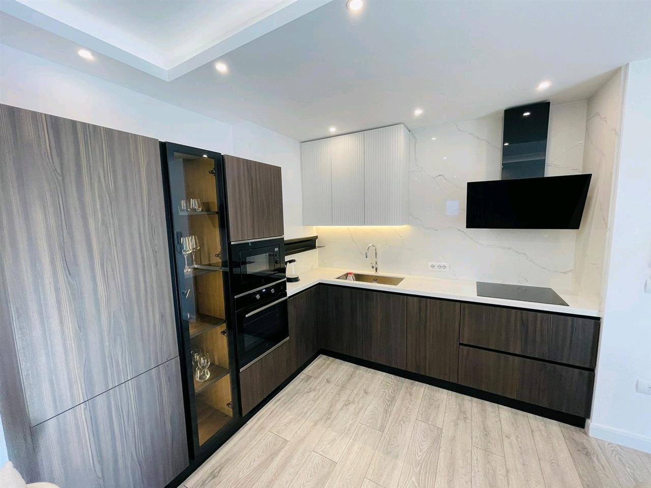 Jepet me qira 1+1 kat i 3 me ashensor