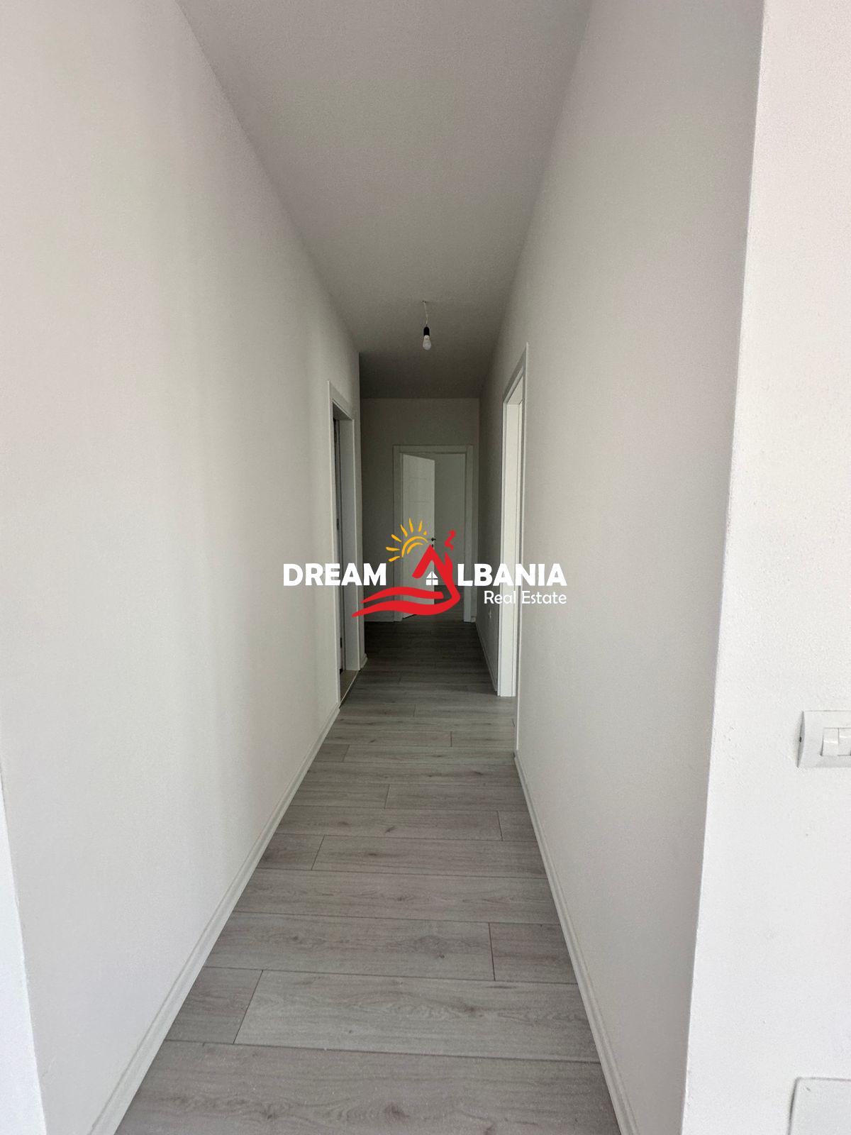 Ambjent per zyra me qera ne kompleksin Erli Porcel