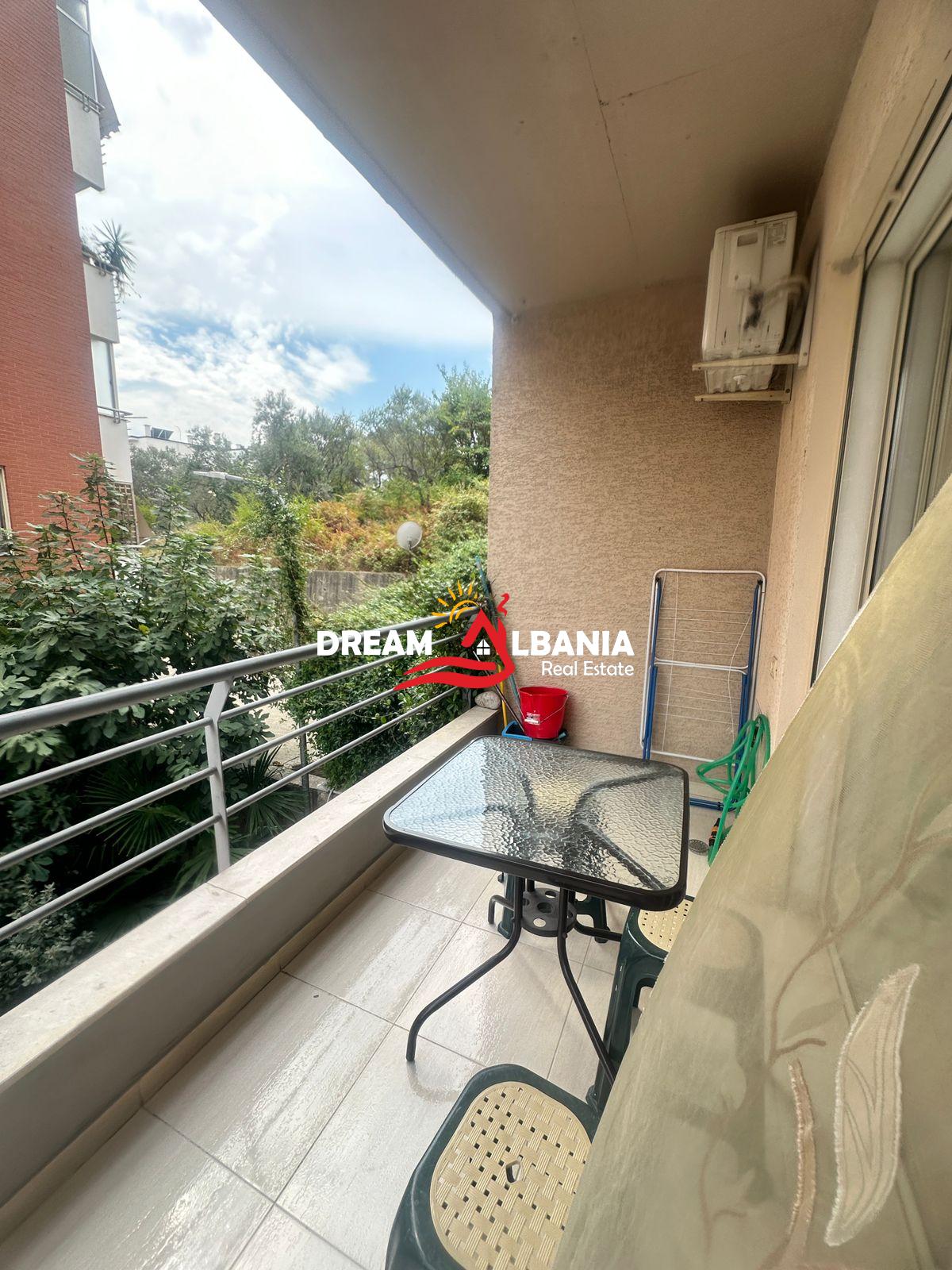 Apartament 2+1 me qera ne zonen e Liqenit te Thate