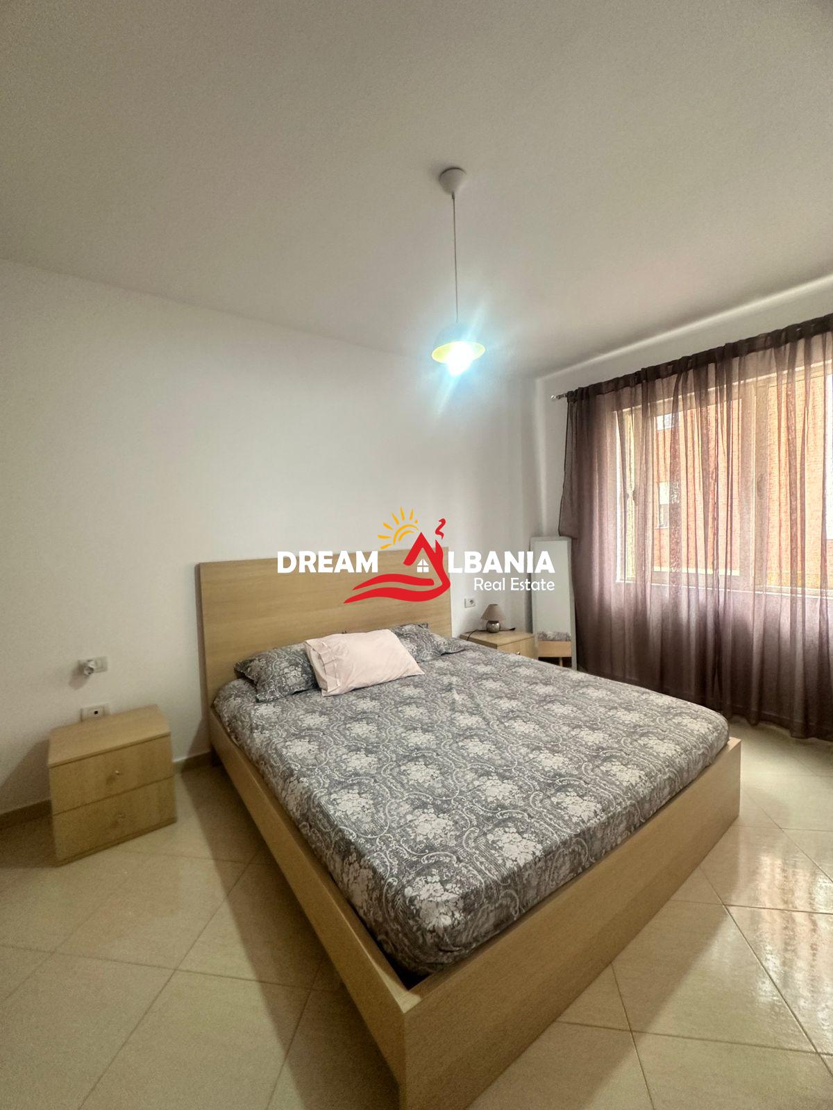 Apartament 2+1 me qera ne zonen e Liqenit te Thate