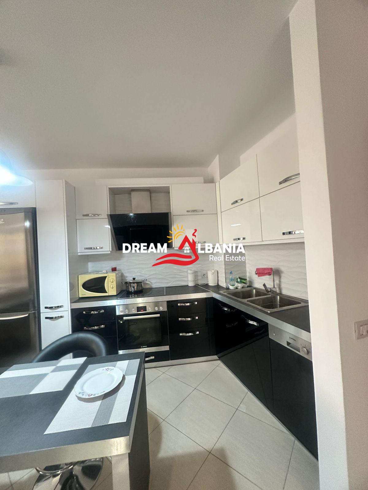 Apartament 2+1 me qera ne zonen e Liqenit te Thate