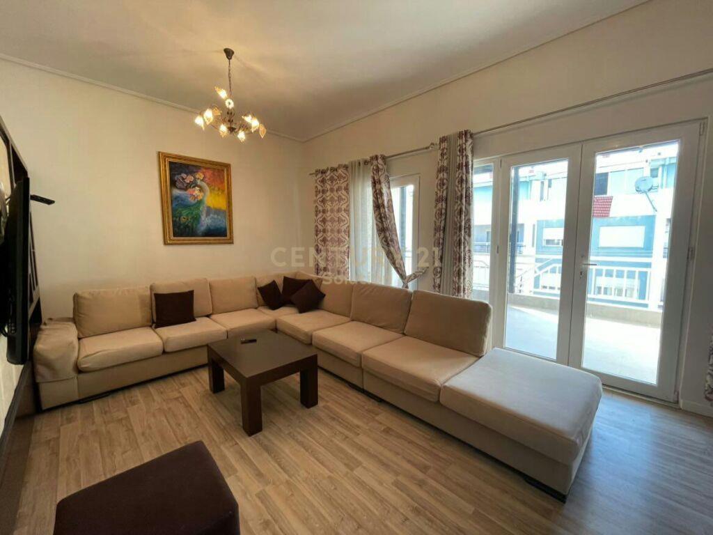 JEPET ME QIRA APARTAMENT 3+1+2 600 € Sol93754