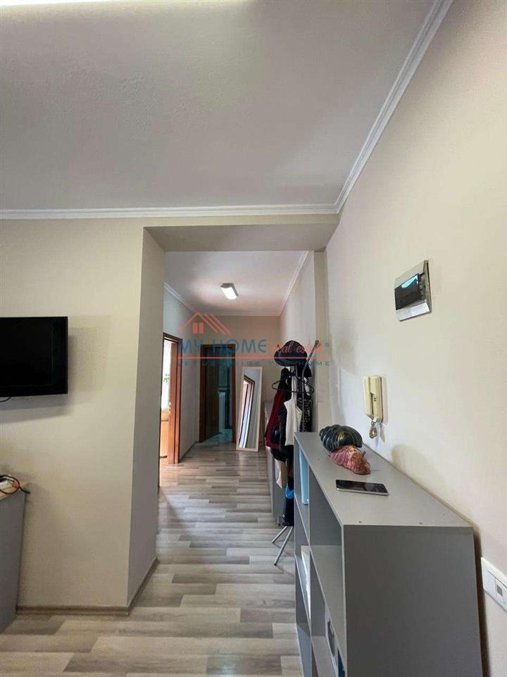Apartament 2+1+Verande me qera ne Bllok