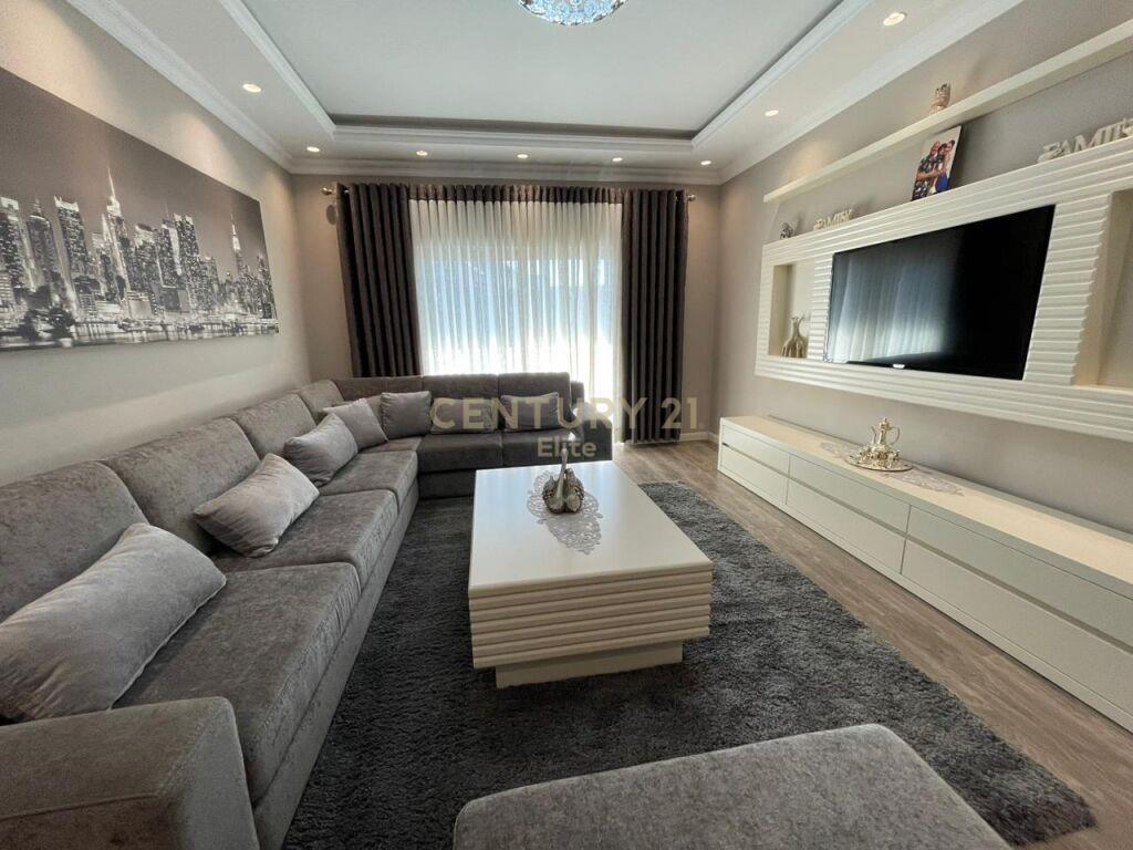 Jepet me qira apartament 2+1+2 600 € EL101363