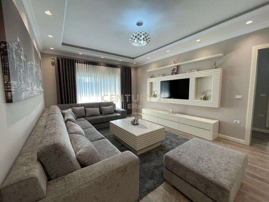 Jepet me qira apartament 2+1+2 600 € EL101363