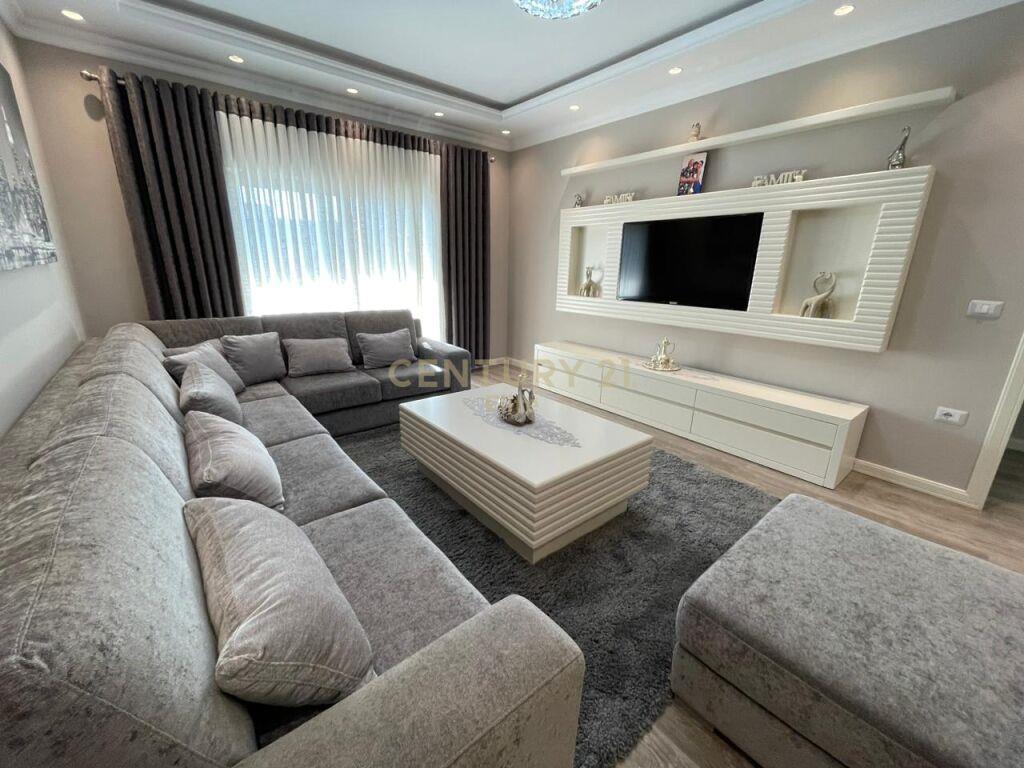 Jepet me qira apartament 2+1+2 600 € EL101363