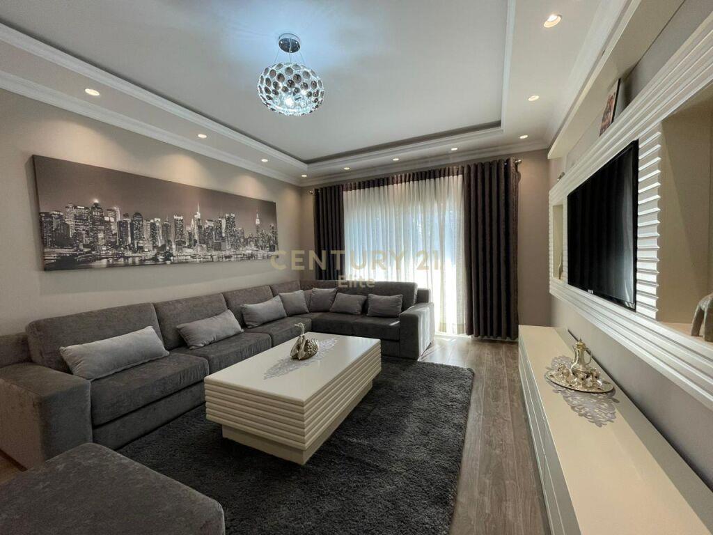 Jepet me qira apartament 2+1+2 600 € EL101363