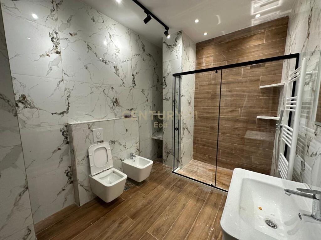 SHITET APARTAMENT 2+1+2 NE DURRES!