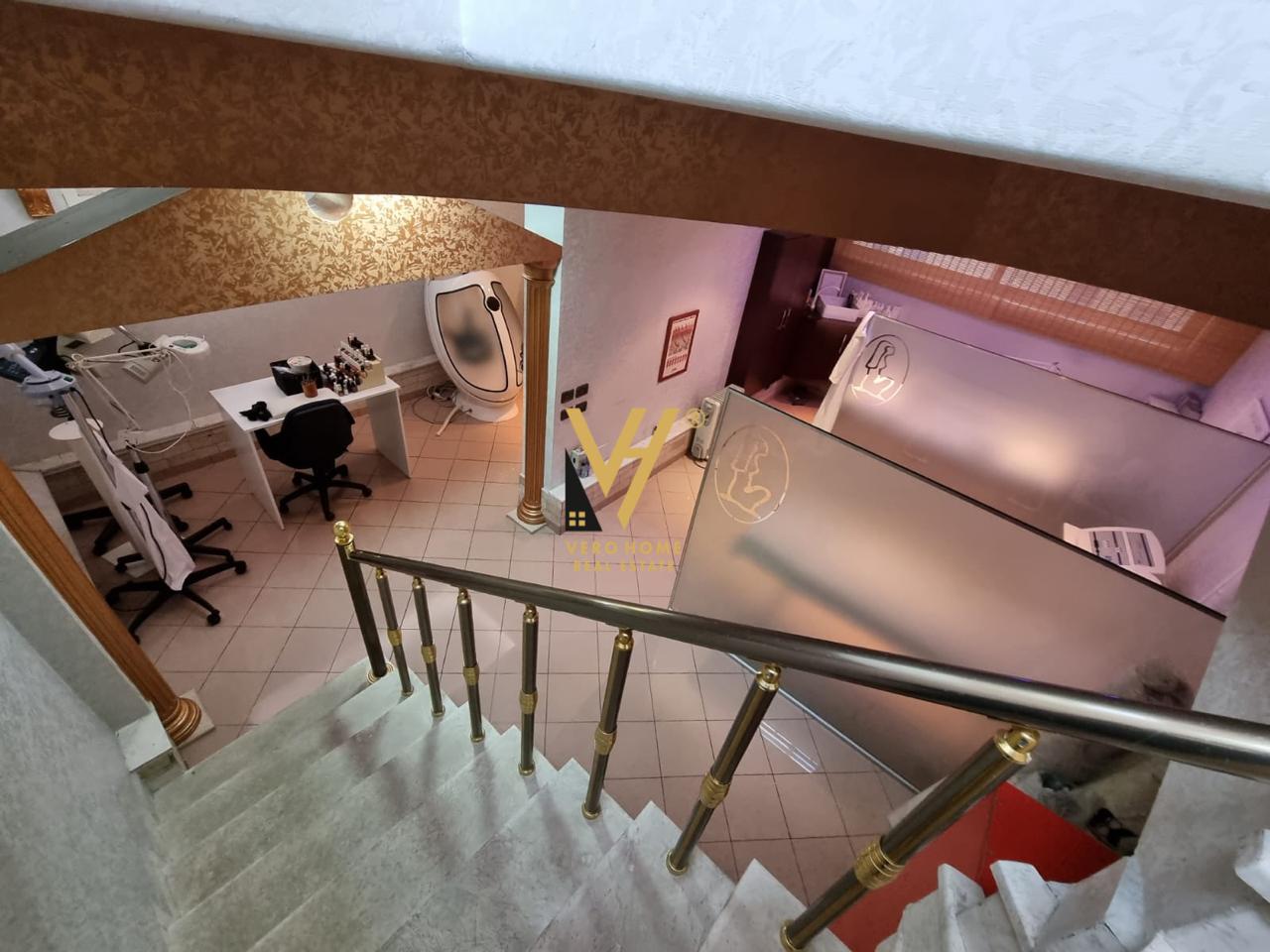 JEPET DYQAN 120 M2 ME QERA PER KLINIKE ESTETIKE TE