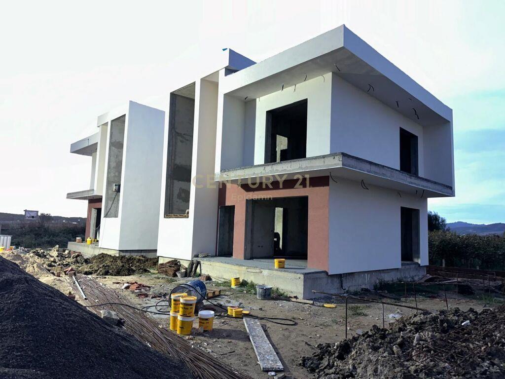 EKSKLUZIVE! SHITET VILE INDIVIDUALE ME PISHINE NE GJIRIN E L