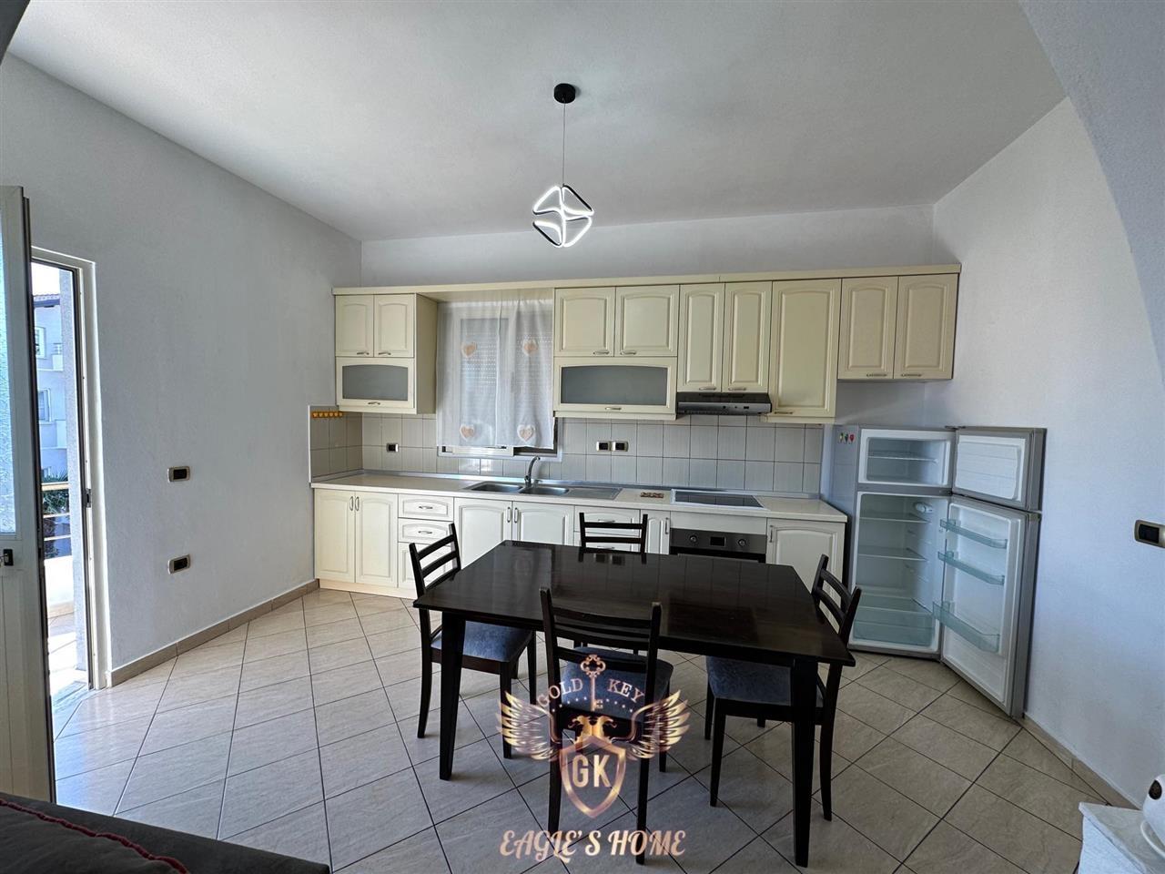 Qera • 2+1 me ballkon• Total Mobiluar