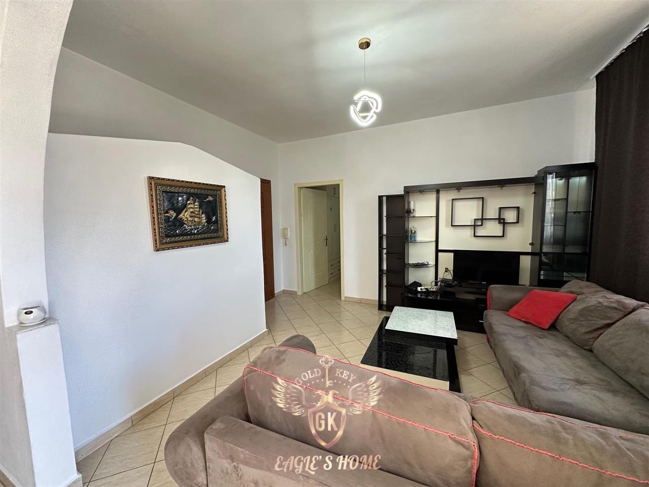 Qera • 2+1 me ballkon• Total Mobiluar