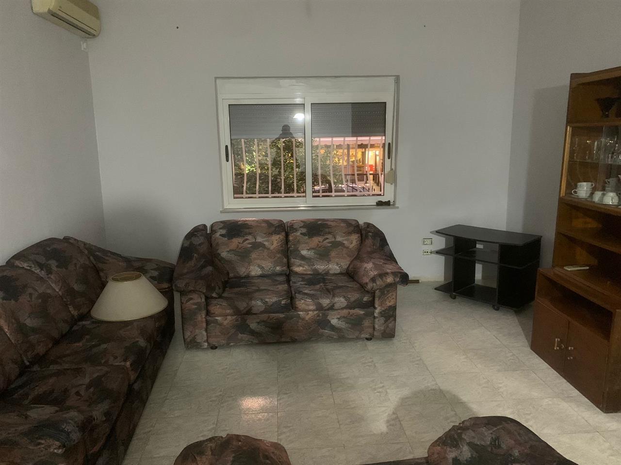 Disponohet Vile per Qera per ambient Biznesi, Zona Selvies