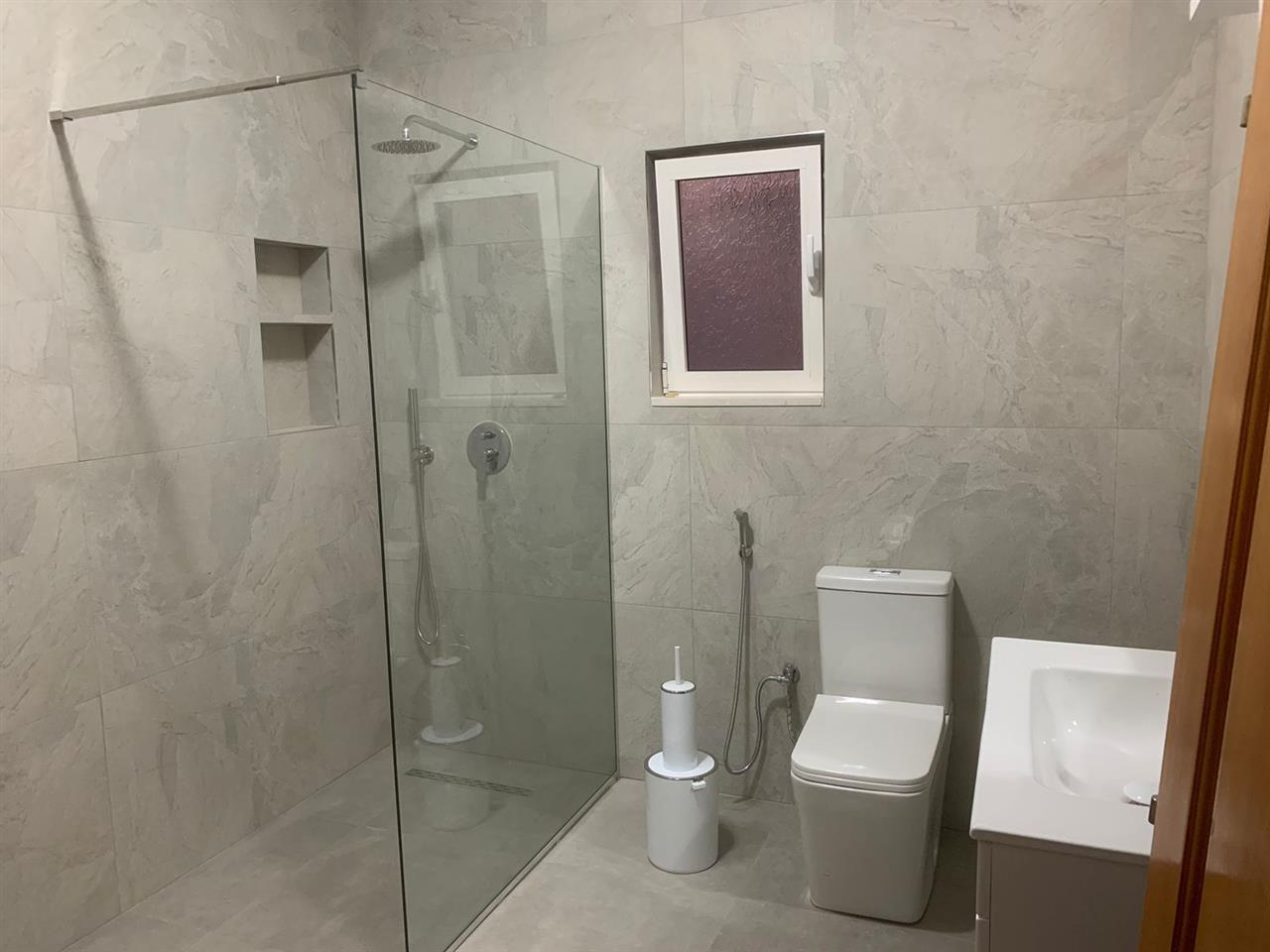 Disponohet Vile per Qera per ambient Biznesi, Zona Selvies