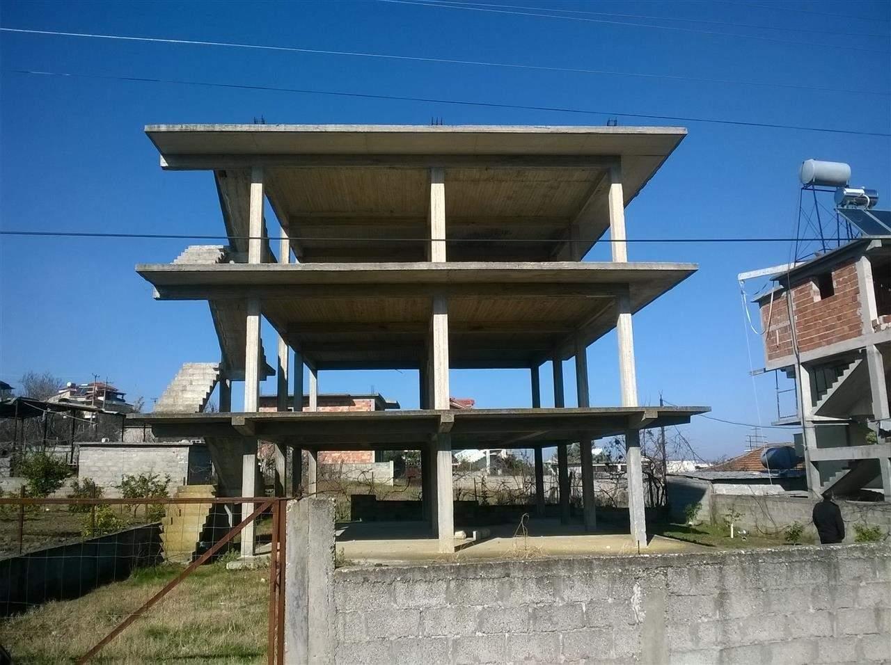 Shitet/Nderrohet Shtepi 3 kateshe ne Portez , Fier