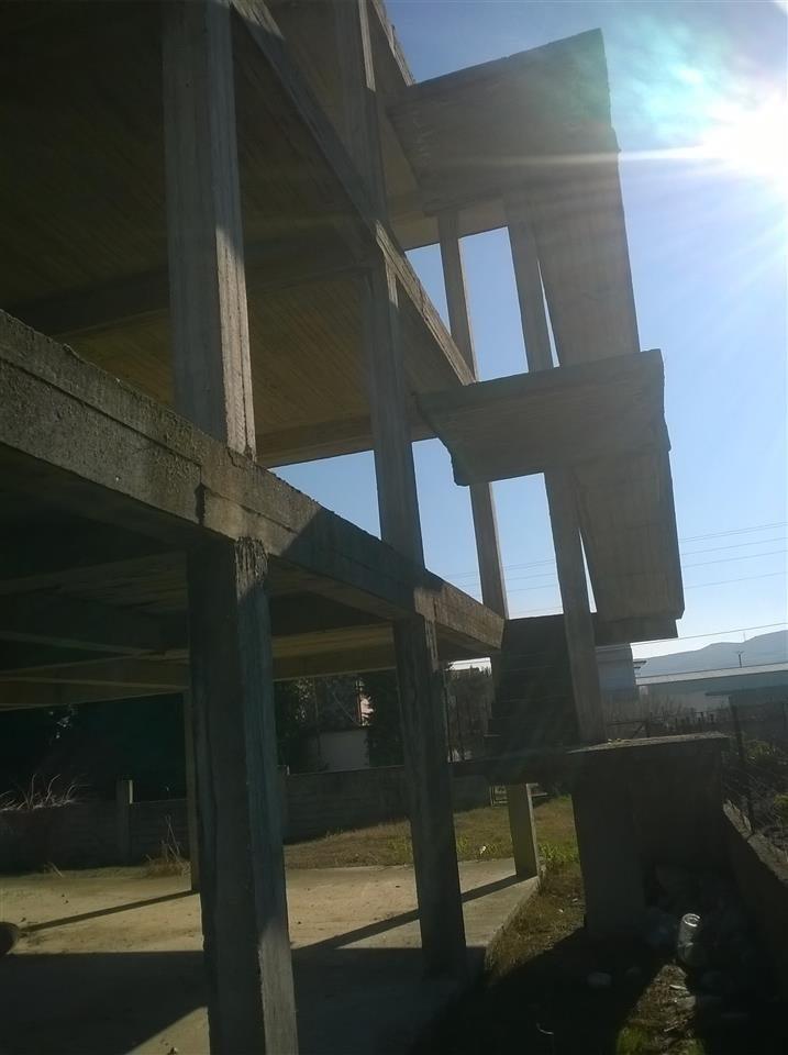 Shitet/Nderrohet Shtepi 3 kateshe ne Portez , Fier