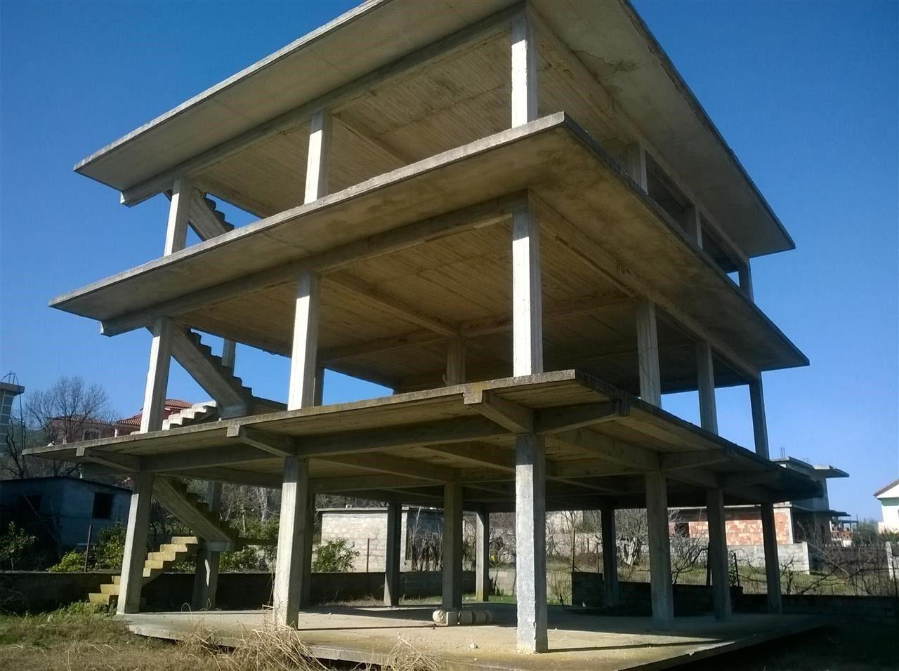 Shitet/Nderrohet Shtepi 3 kateshe ne Portez , Fier