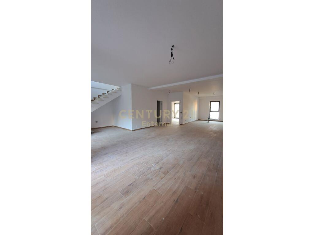 Duplex per qira ne Garden BuildingENT102829