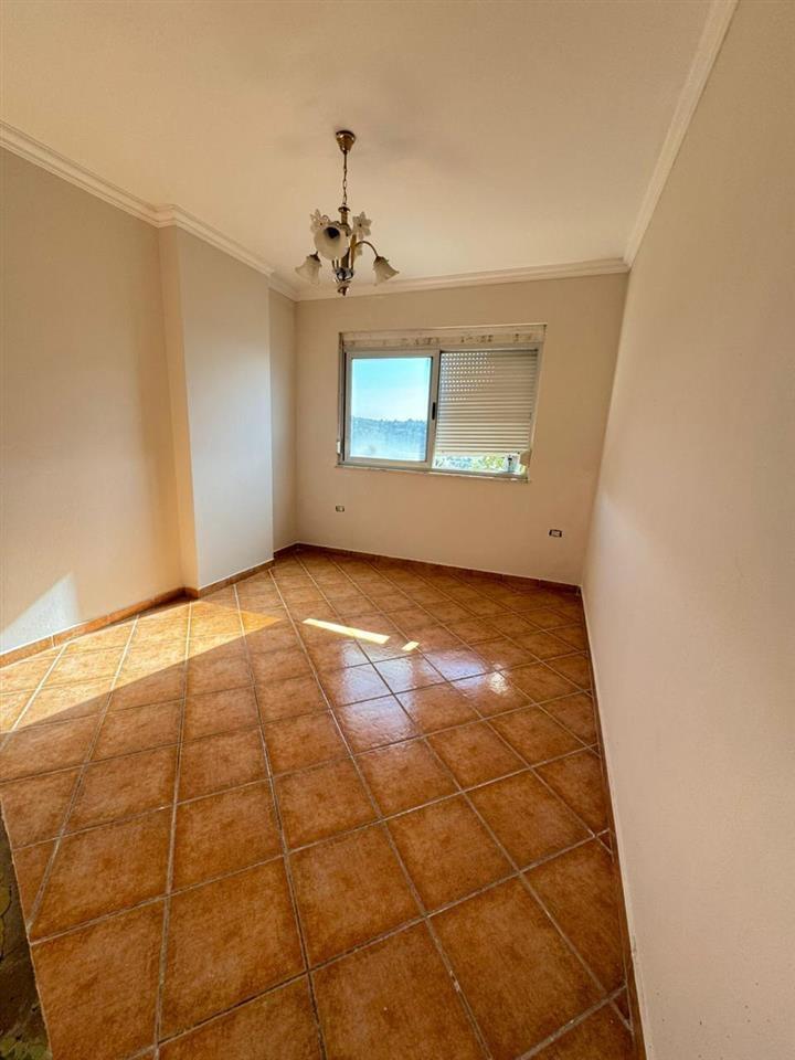 Shitet apartament 1+1 pamje deti shkembi kavajes