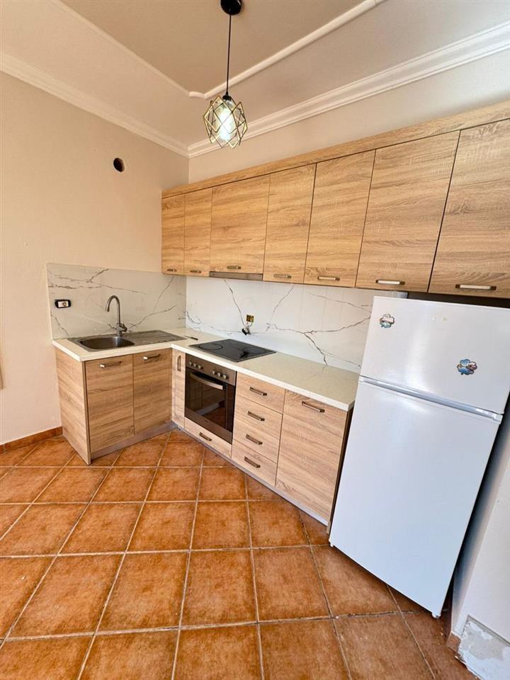 Shitet apartament 1+1 pamje deti shkembi kavajes