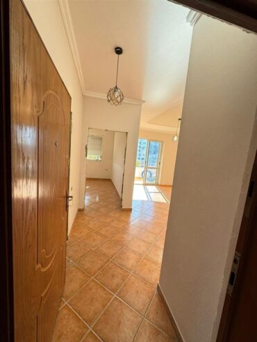 Shitet apartament 1+1 pamje deti shkembi kavajes