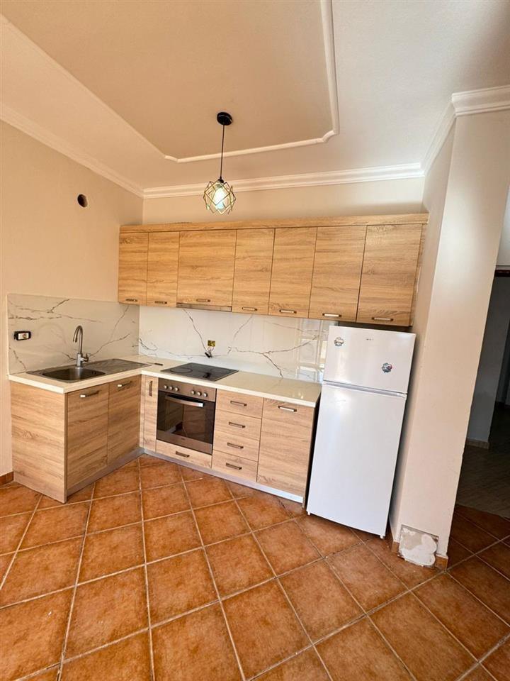 Shitet apartament 1+1 pamje deti shkembi kavajes