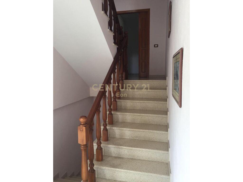 SHITET VILE NE PLAZH TEK RROTA E KUQE!