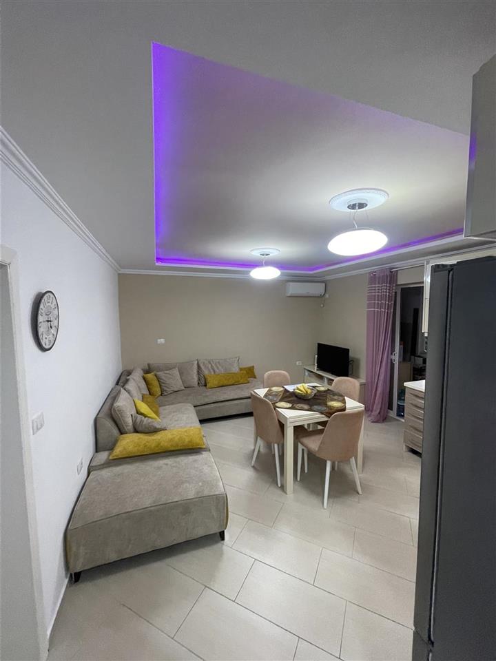 Apartament 2+1 Fier i mobiluar