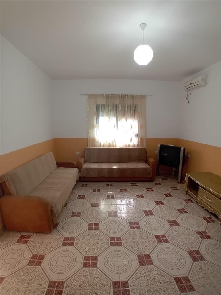 Jepet 1+1 me qera tek rruga “5 Maji” prane Concord Center!!