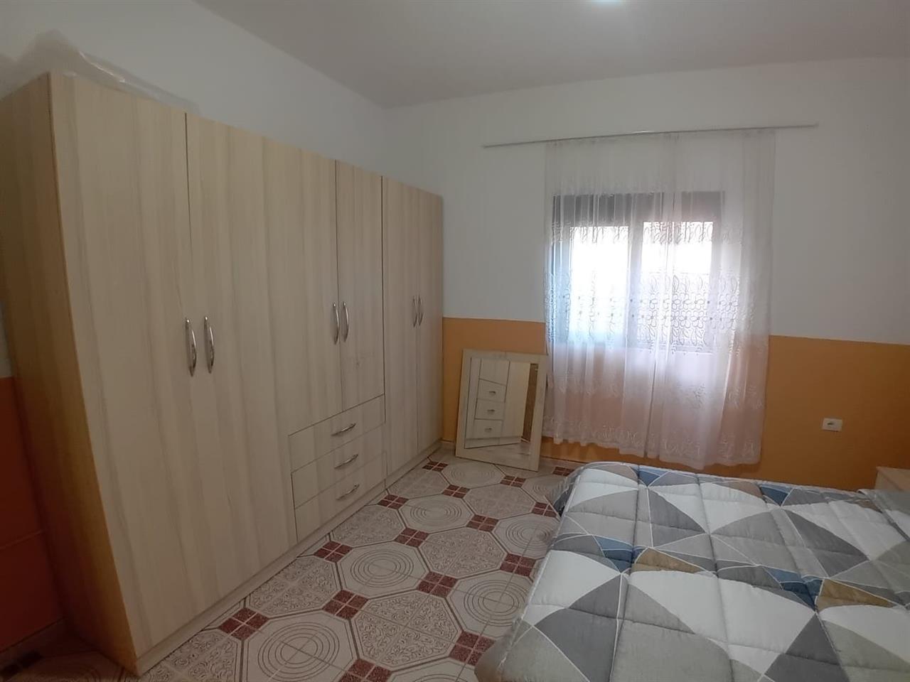 Jepet 1+1 me qera tek rruga “5 Maji” prane Concord Center!!