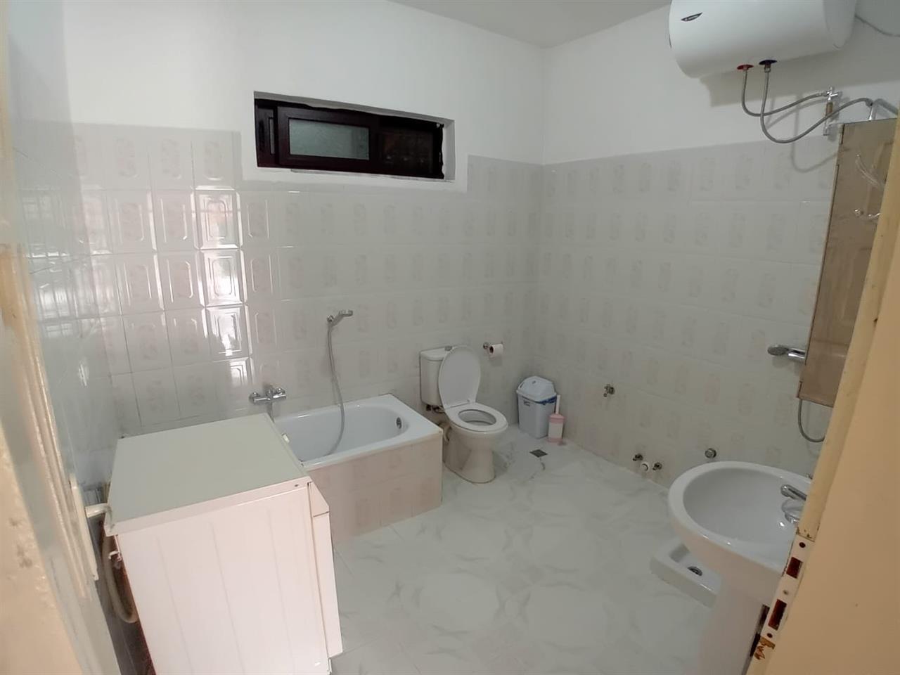 Jepet 1+1 me qera tek rruga “5 Maji” prane Concord Center!!