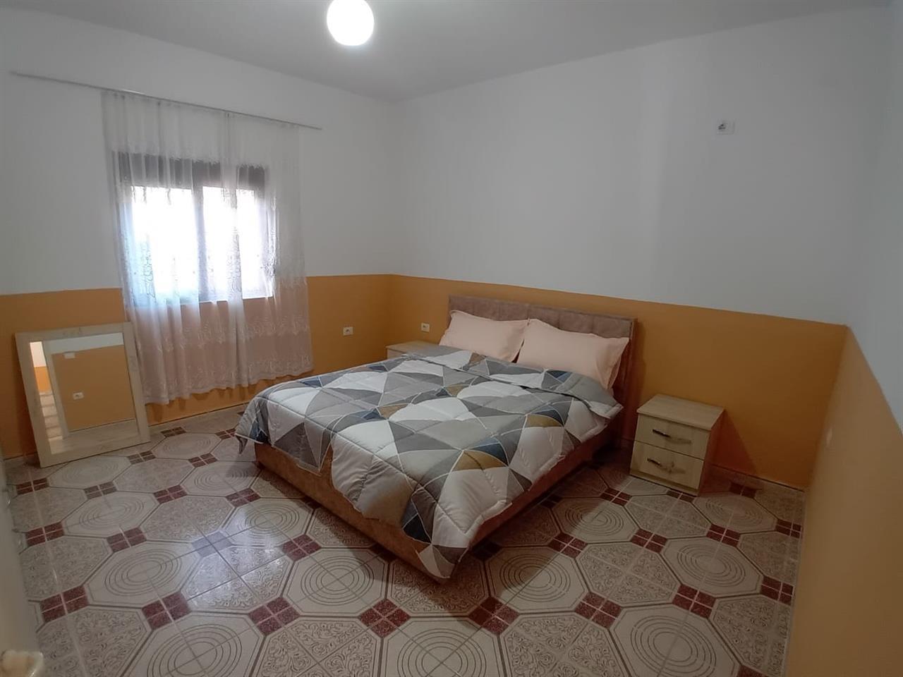 Jepet 1+1 me qera tek rruga “5 Maji” prane Concord Center!!