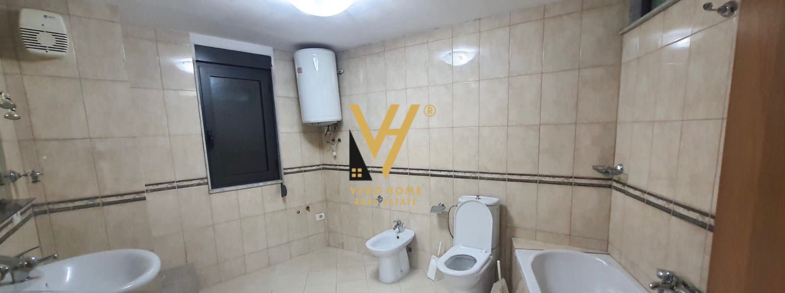 ZYRE 160 M2 ME QERA NE QENDER 1.600 EURO