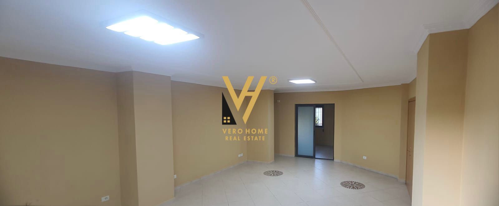 ZYRE 160 M2 ME QERA NE QENDER 1.600 EURO