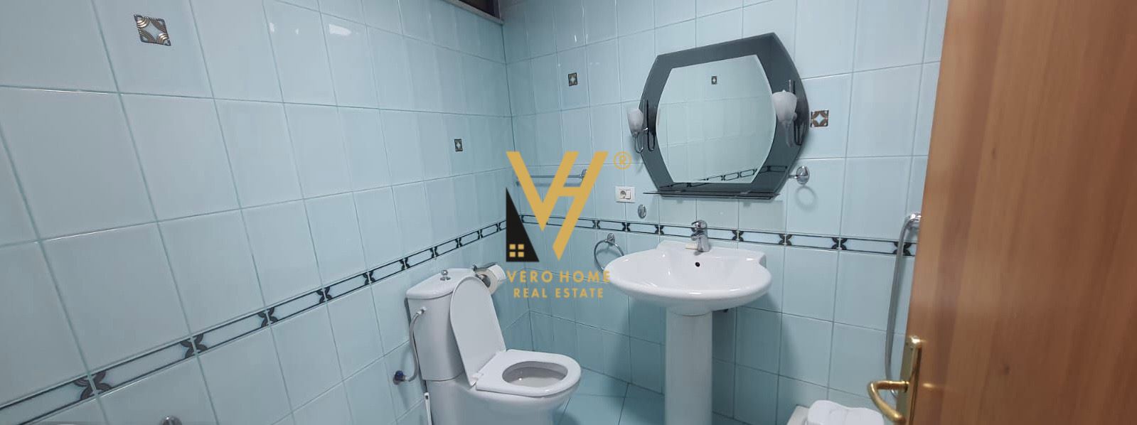 ZYRE 160 M2 ME QERA NE QENDER 1.600 EURO