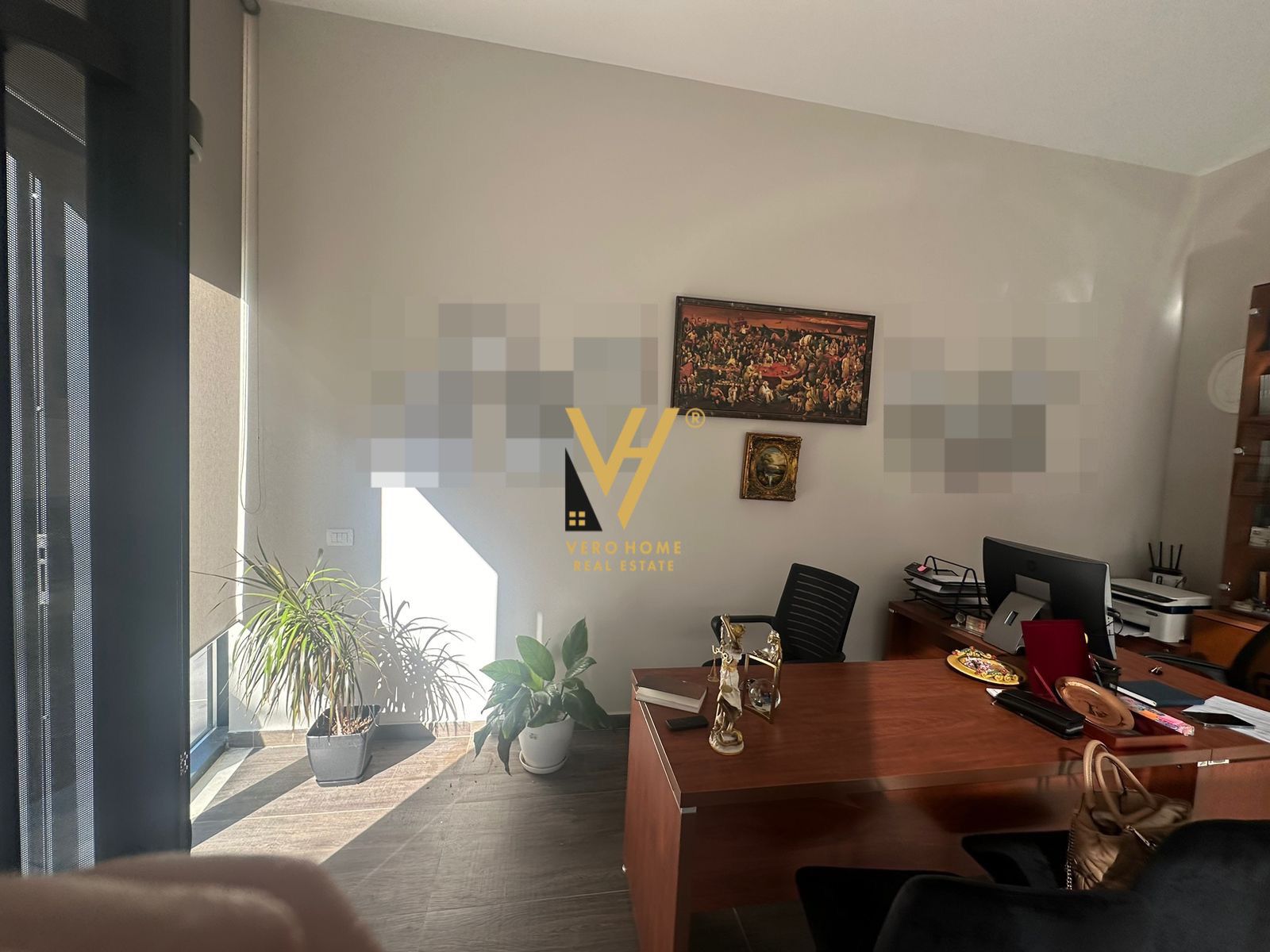 ZYRE 40 M2 ME QERA TE RRUGA E BARRIKADAVE 500EURO