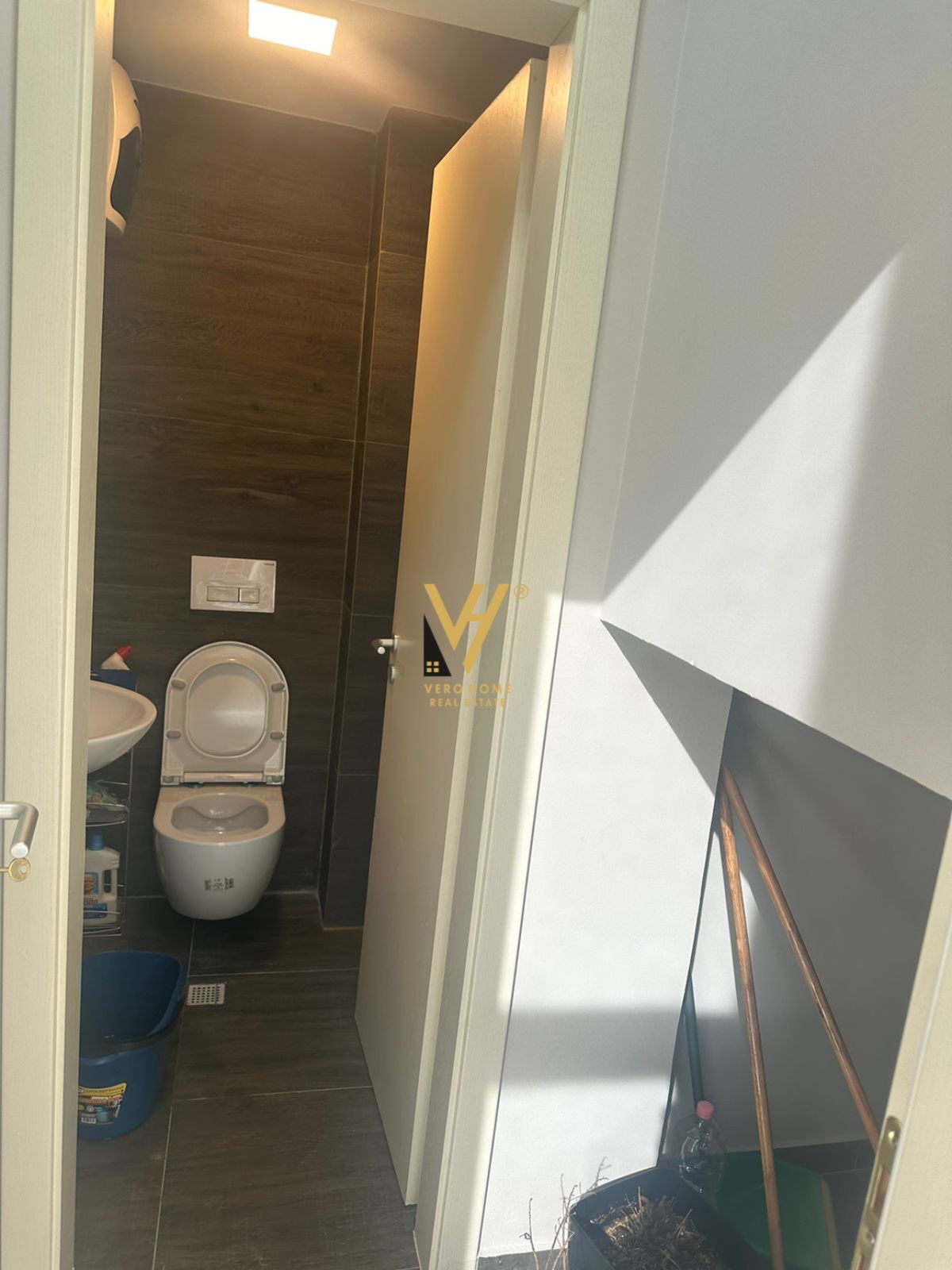 ZYRE 40 M2 ME QERA TE RRUGA E BARRIKADAVE 500EURO