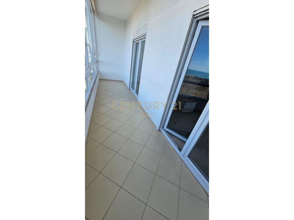 SHITET APARTAMENT ME PAMJE DETI +GARAZHD NE PLAZH!